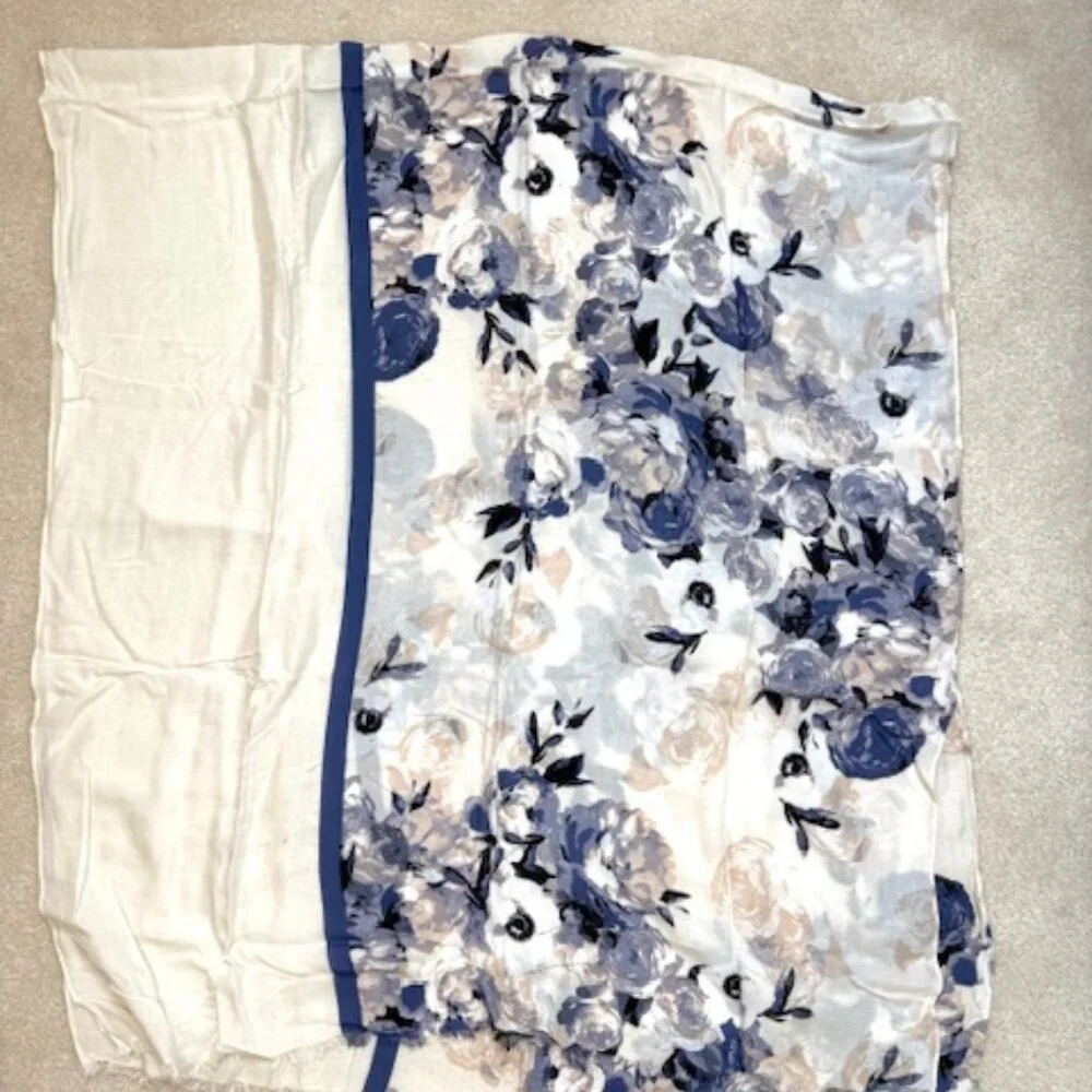 Large Rectangular Floral Print Scarf with Fringed Ends